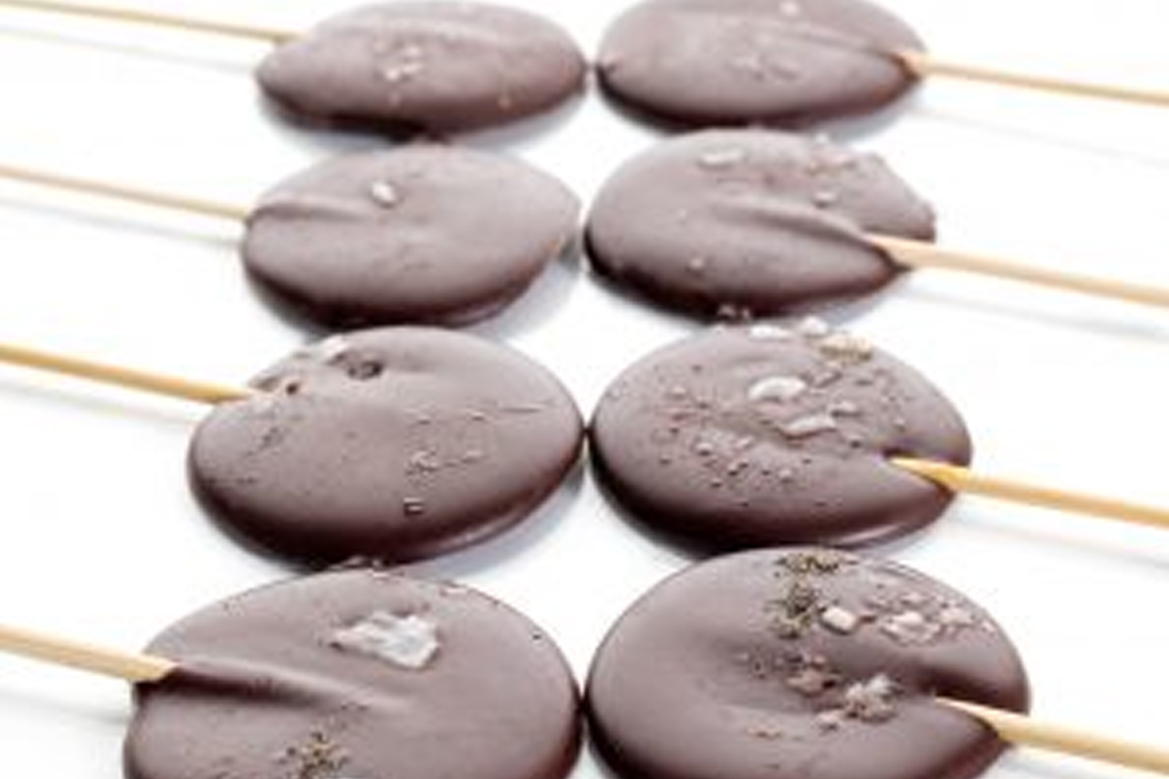 Piruletas de Chocolate al Aceite de Oliva y Sal Maldon - Imagen 3