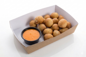 Buñuelos de Bacalao con Salsa de Piquillo